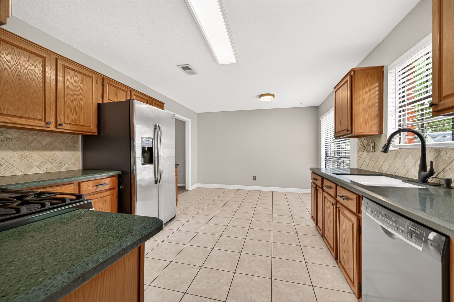 34 Green Slope Place, The Woodlands, TX 77381 34 Green Slope Place, The Woodlands, TX 77381