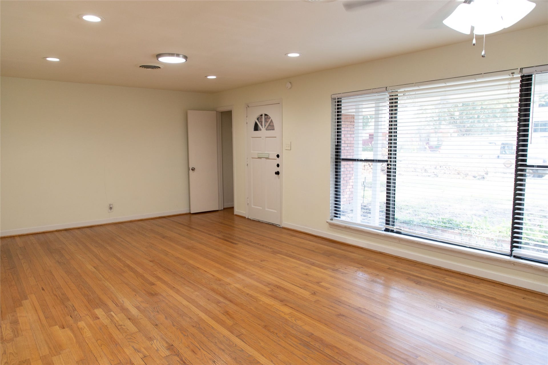 4114 Lemac Drive, Houston, TX 77025 4114 Lemac Drive, Houston, TX 77025
