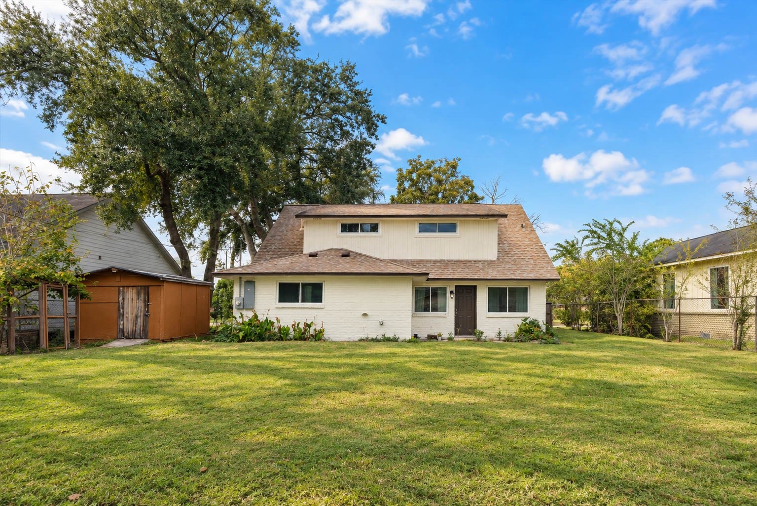 7032 Rook Boulevard, Houston, TX 77087 Enjoy a little outdoor breathing room for weekend relaxation, fresh air, and time outside.