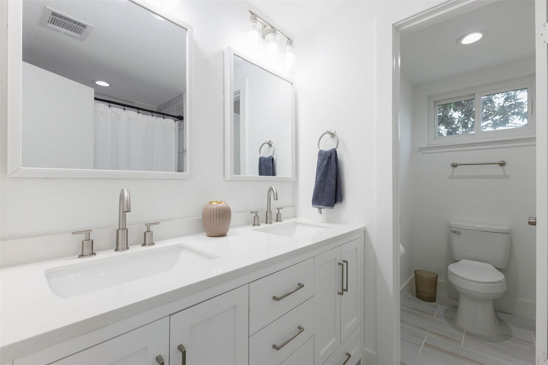 7032 Rook Boulevard, Houston, TX 77087 A practical full bathroom that adds convenience for the additional bedrooms and household routines.