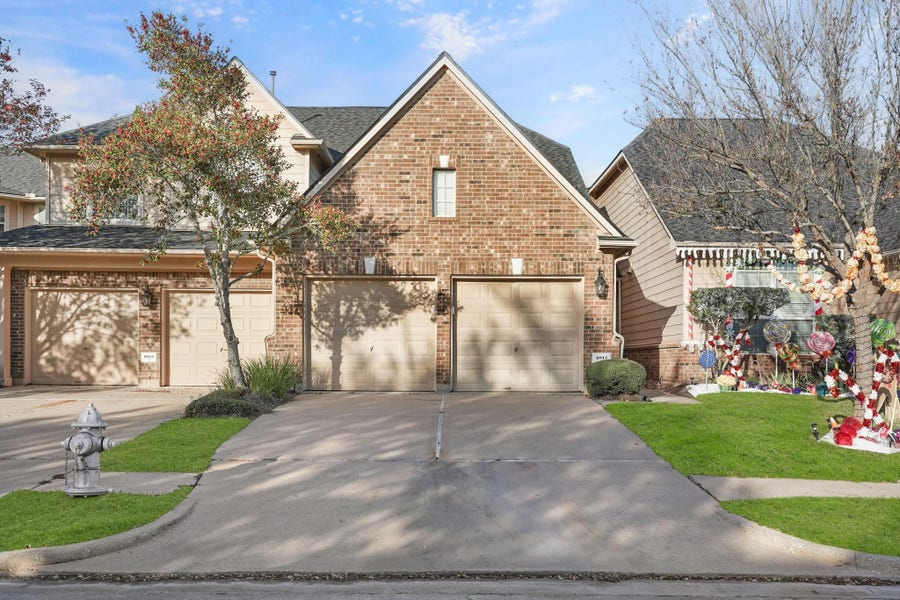 Property photo for 8915 Summer Ash Lane, Sugar Land, TX