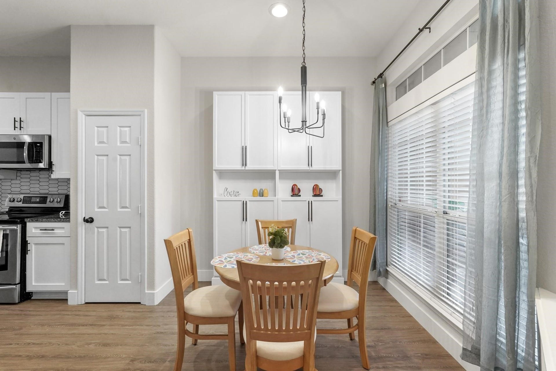 8915 Summer Ash Lane, Sugar Land, TX 77479 8915 Summer Ash Lane, Sugar Land, TX 77479