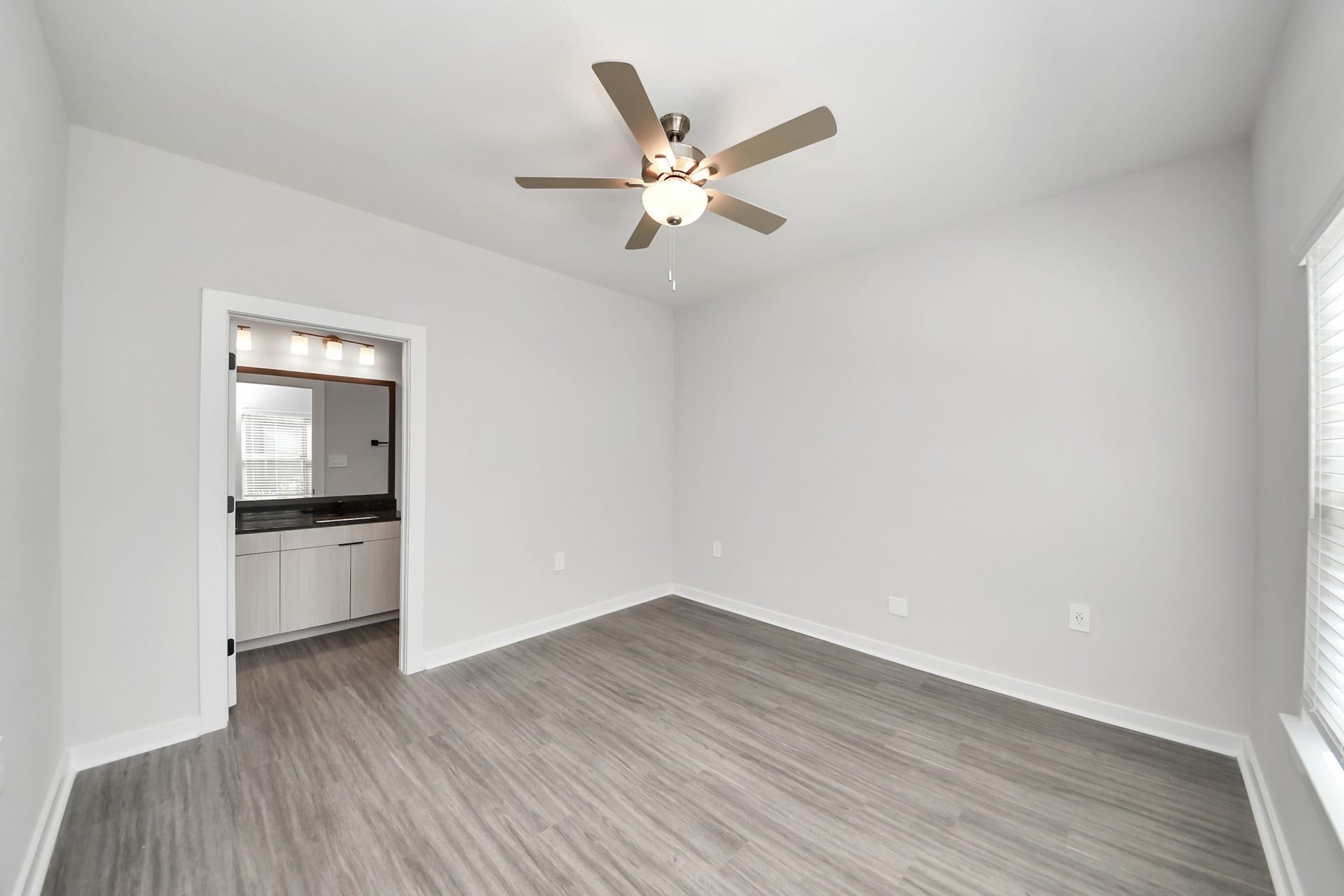 Primary Suite offers walk-closet,bath w/dual vanities&lux tub/shower.