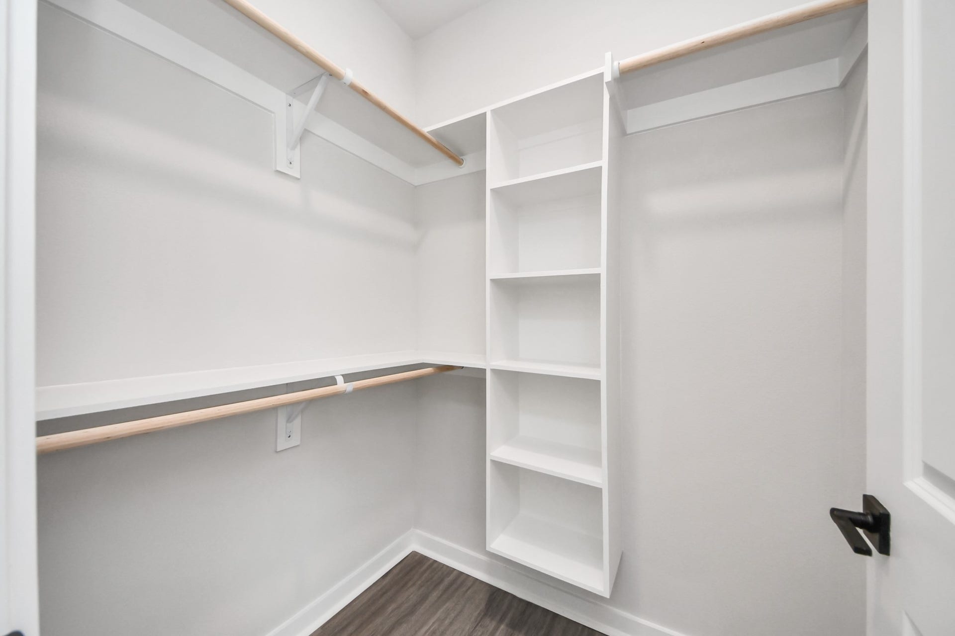 Primary Suite offers walk-closet,bath w/dual vanities&lux tub/shower.