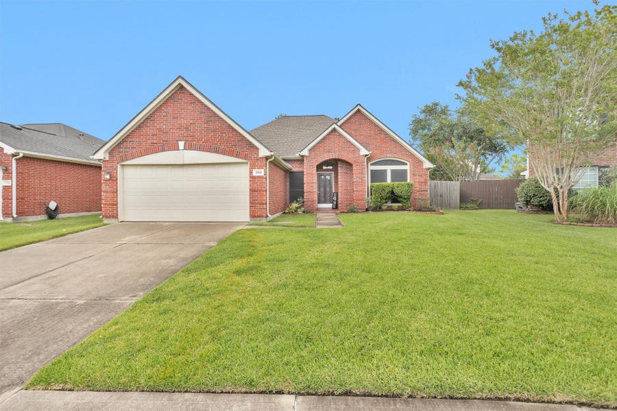 Property photo for 3510 Harbor Pass Lane, Friendswood, TX