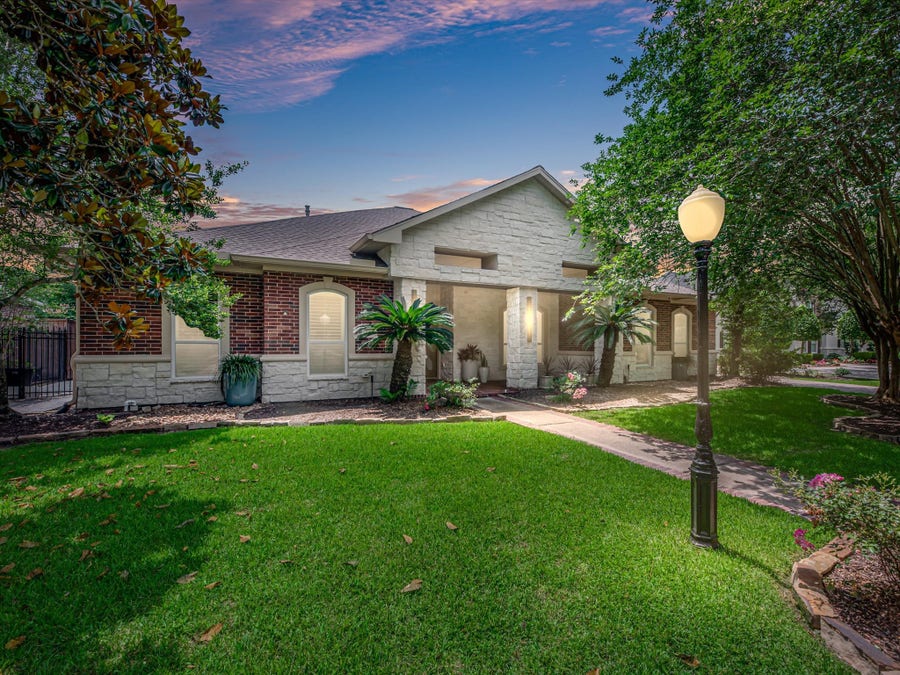 Property photo for 11 Marys Creek Lane, Friendswood, TX