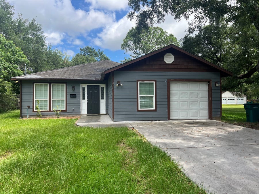 Property photo for 1037 Yupon Street, La Marque, TX
