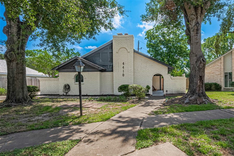 Property photo for 4410 Belle Hollow Dr Drive, Houston, TX