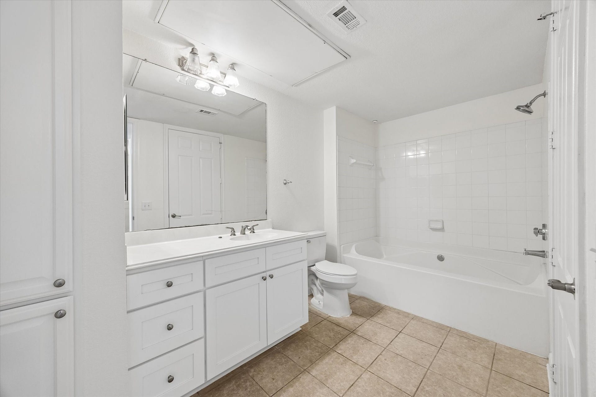 7575 Kirby Drive, #2217, Houston, TX 77030 7575 Kirby Drive, #2217, Houston, TX 77030