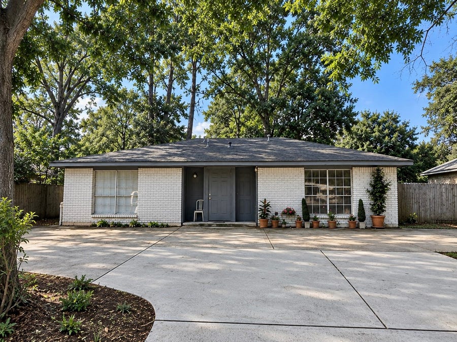 Property photo for 1205 N Pacific Street, Conroe, TX