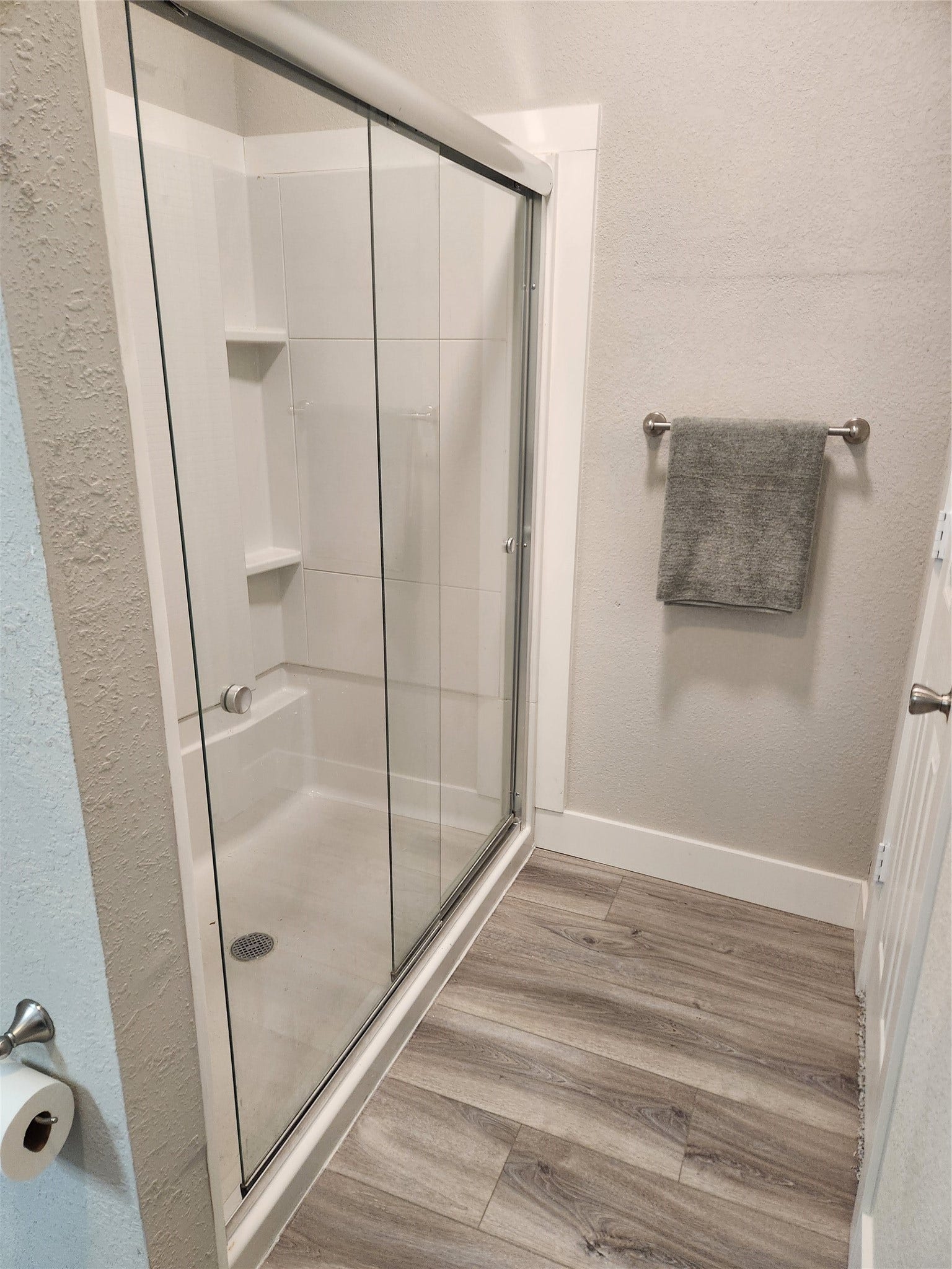 2924 29th Street N, Texas City, TX 77590 Walk in shower guest suite