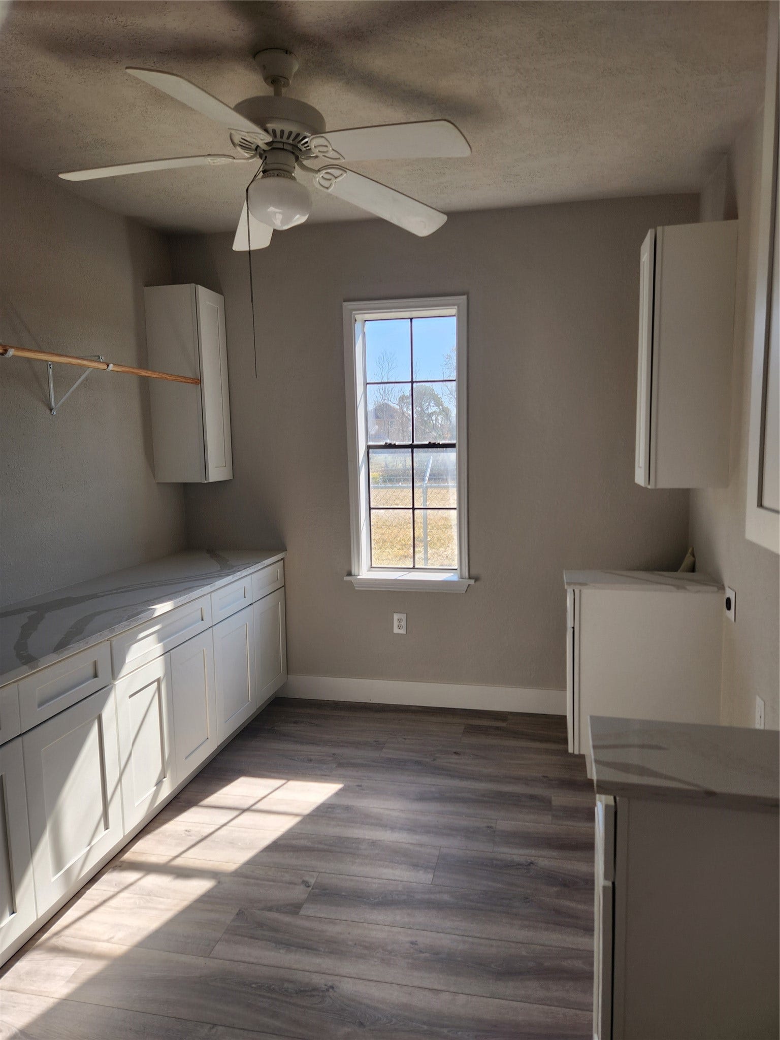 2924 29th Street N, Texas City, TX 77590 Huge laundry room