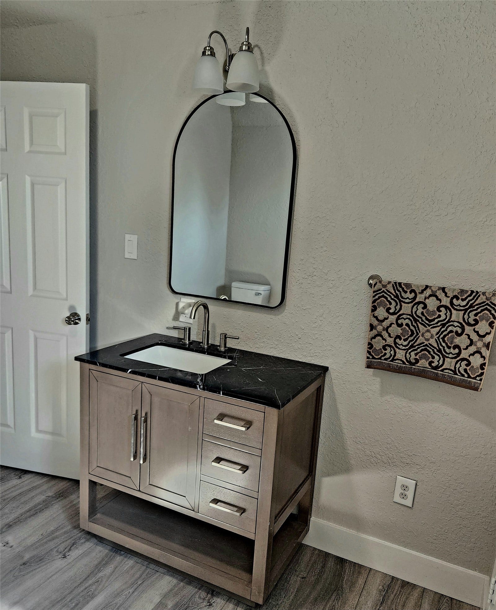 2924 29th Street N, Texas City, TX 77590 Full bath vanity