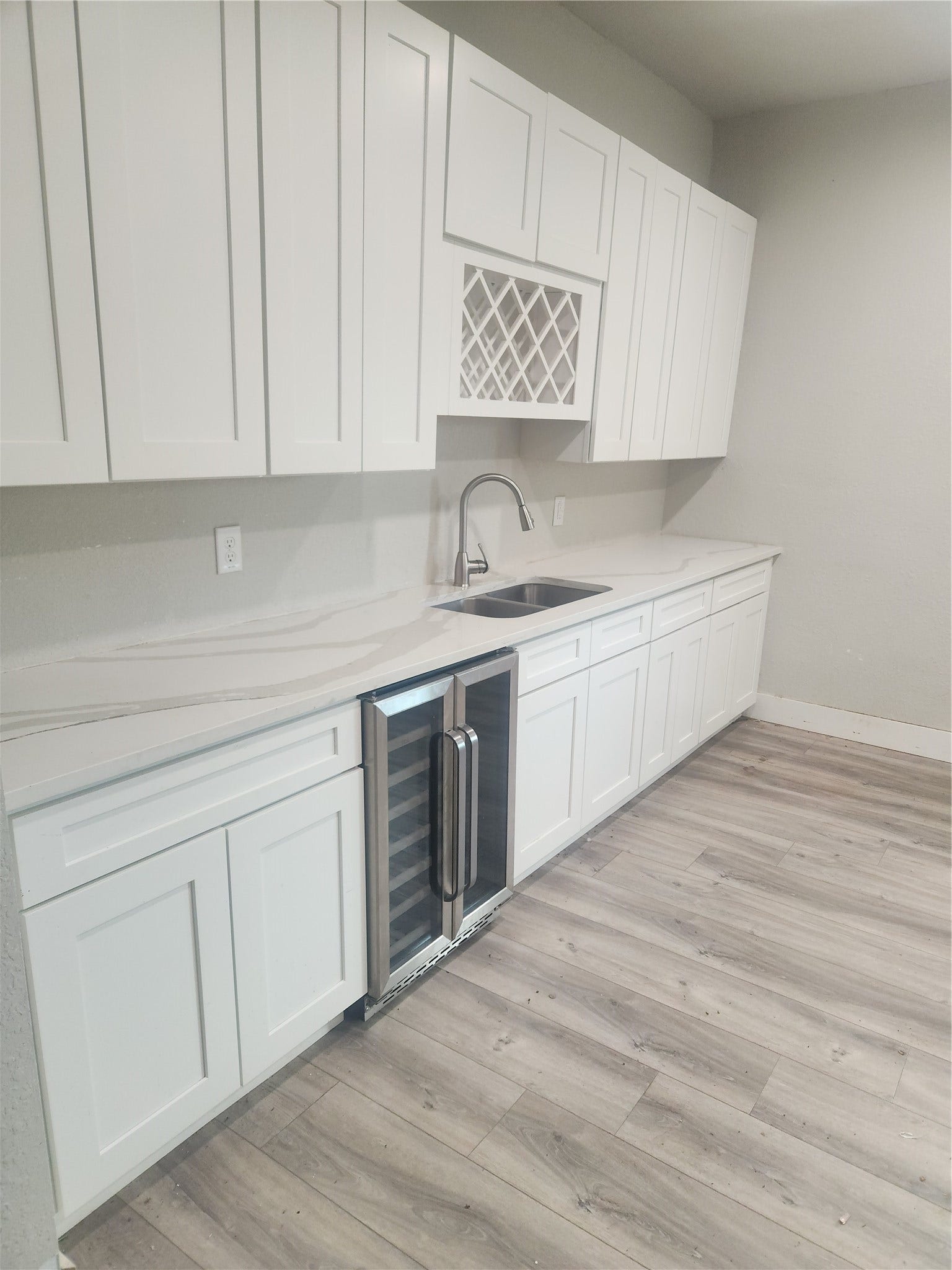 2924 29th Street N, Texas City, TX 77590 Wet Bar/ wine frig