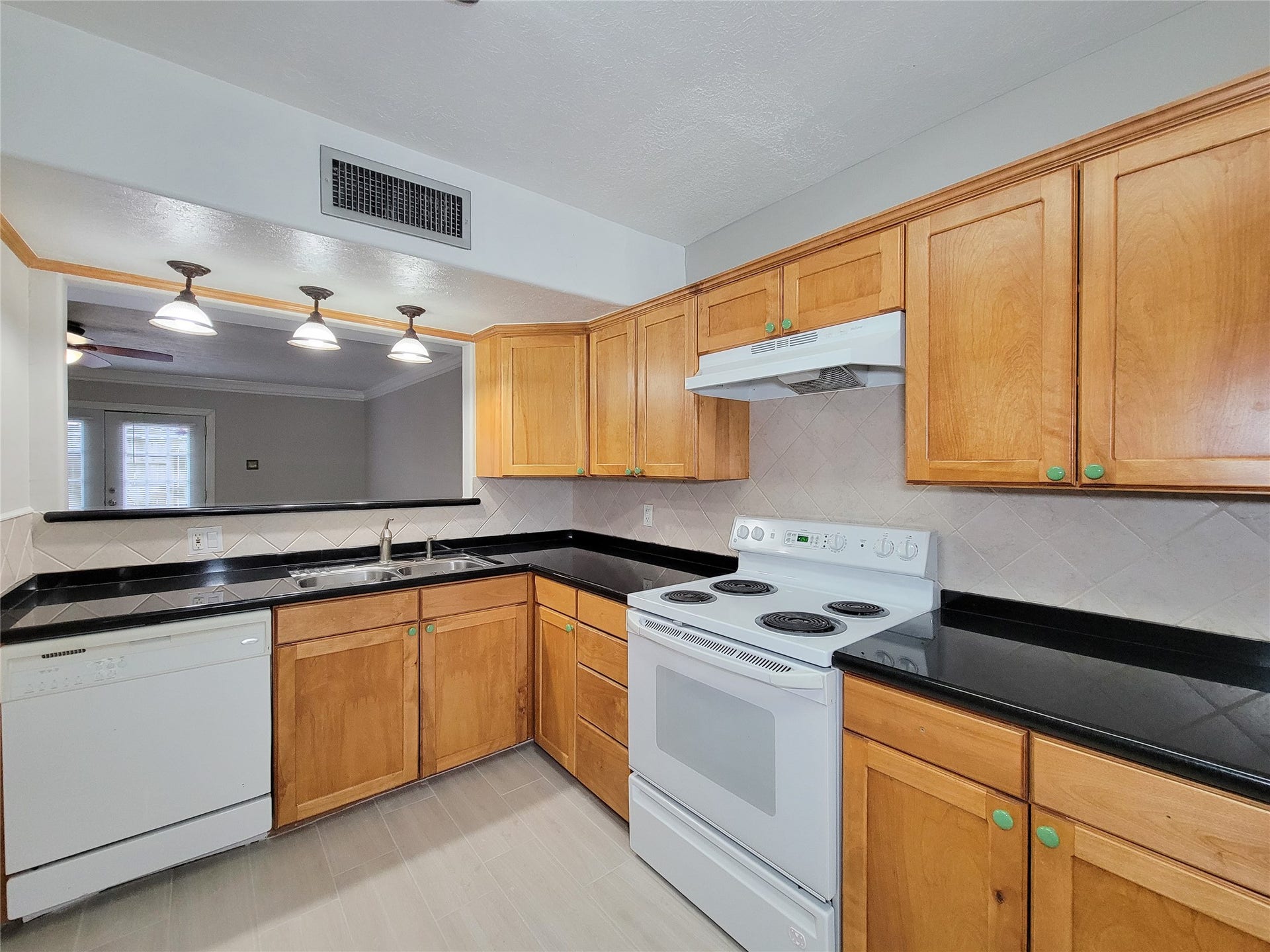 5239 Arboles Drive, #P, Houston, TX 77035 5239 Arboles Drive, #P, Houston, TX 77035
