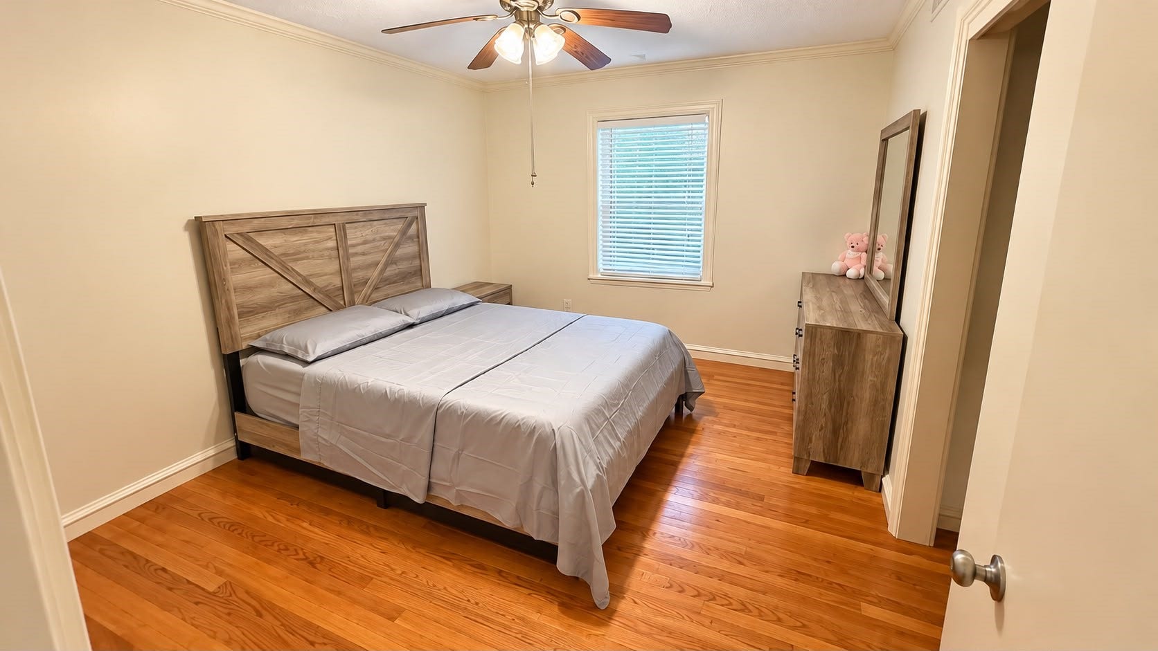 3102 Newcastle Drive, Houston, TX 77027 3102 Newcastle Drive, Houston, TX 77027