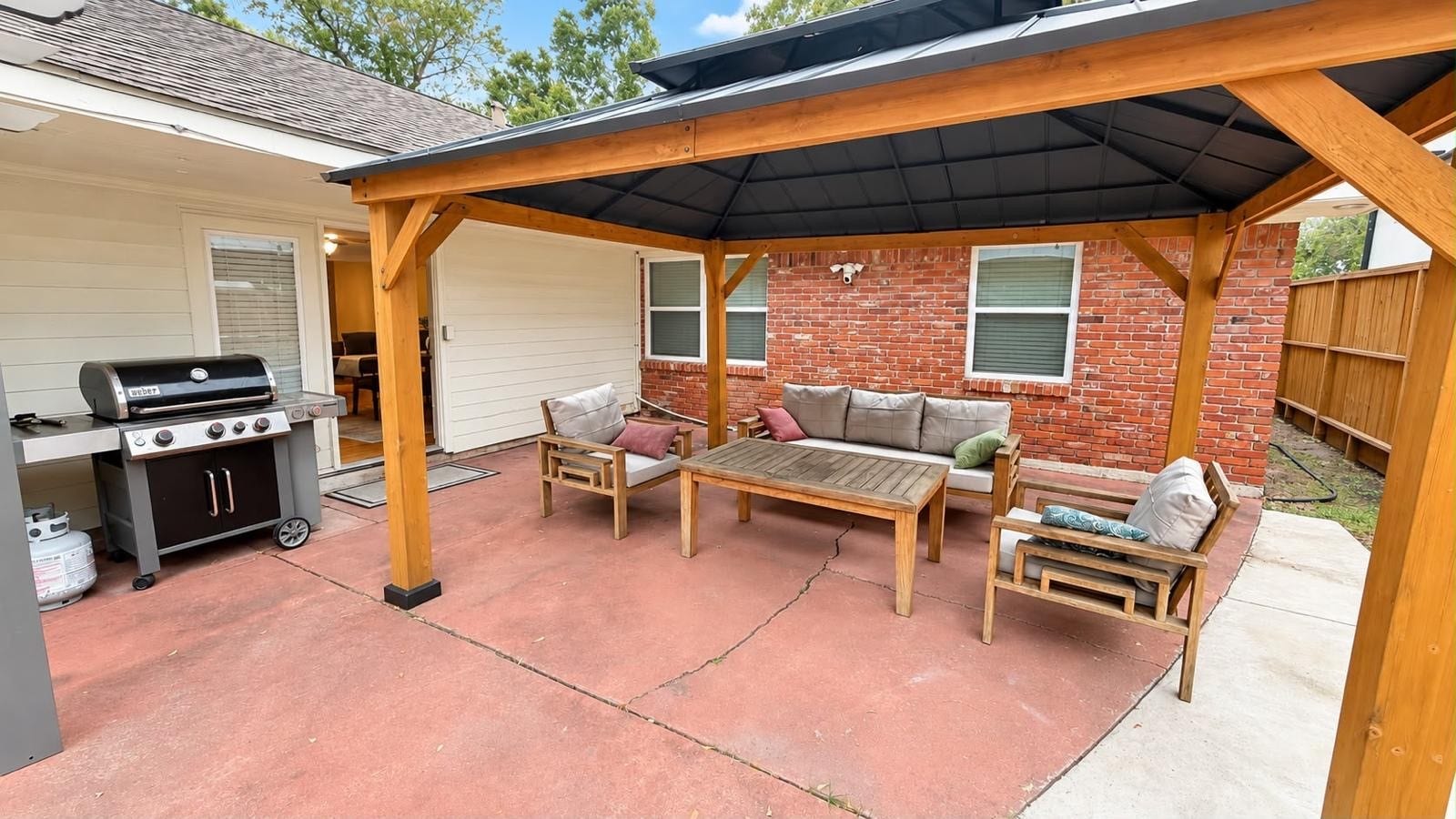 3102 Newcastle Drive, Houston, TX 77027 3102 Newcastle Drive, Houston, TX 77027