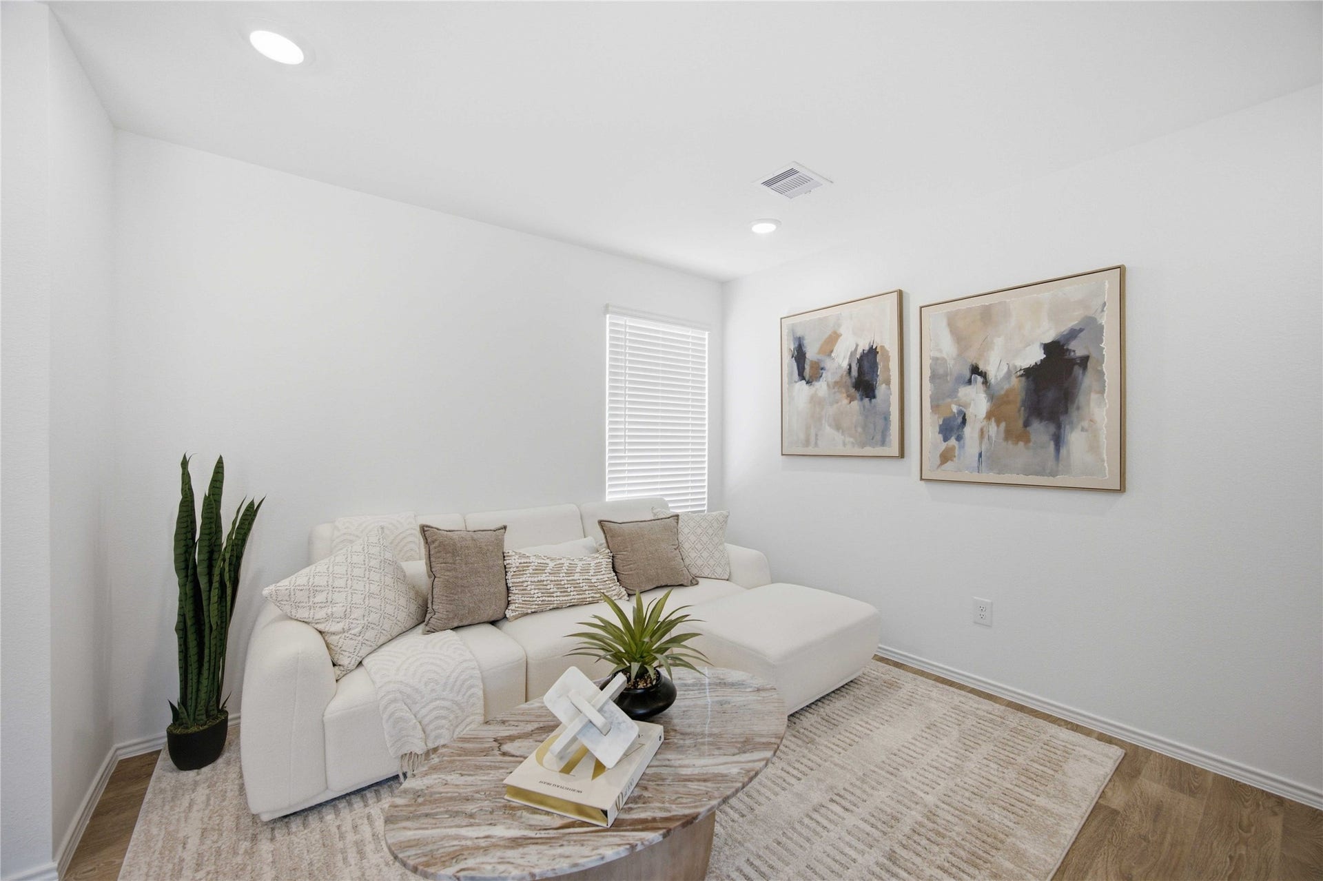 6015 Pineapple Street, Houston, TX 77048
