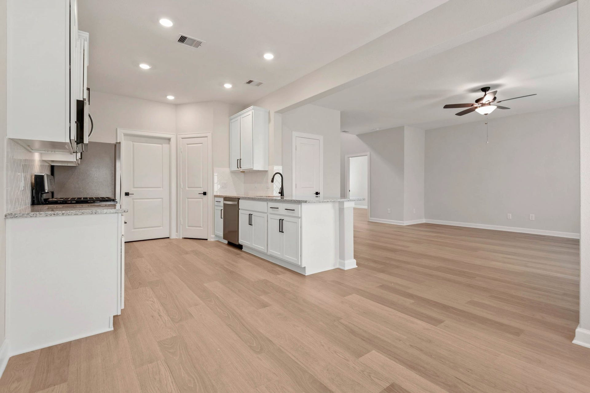 21551 Bluebonnet Bay Drive, Magnolia, TX 77354 21551 Bluebonnet Bay Drive, Magnolia, TX 77354