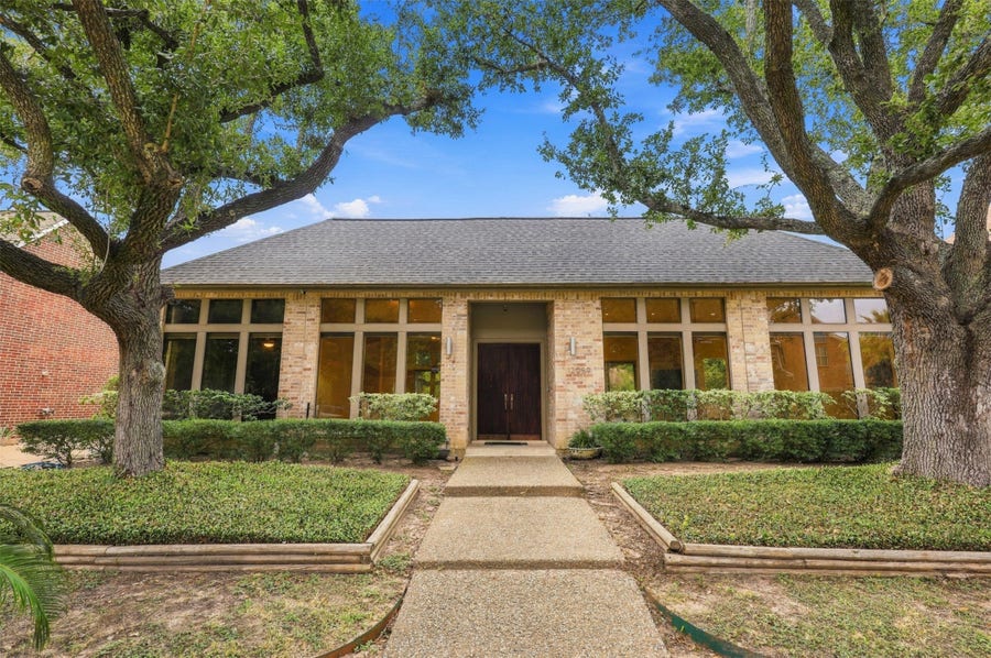 Property photo for 12059 S Circle Drive, Houston, TX