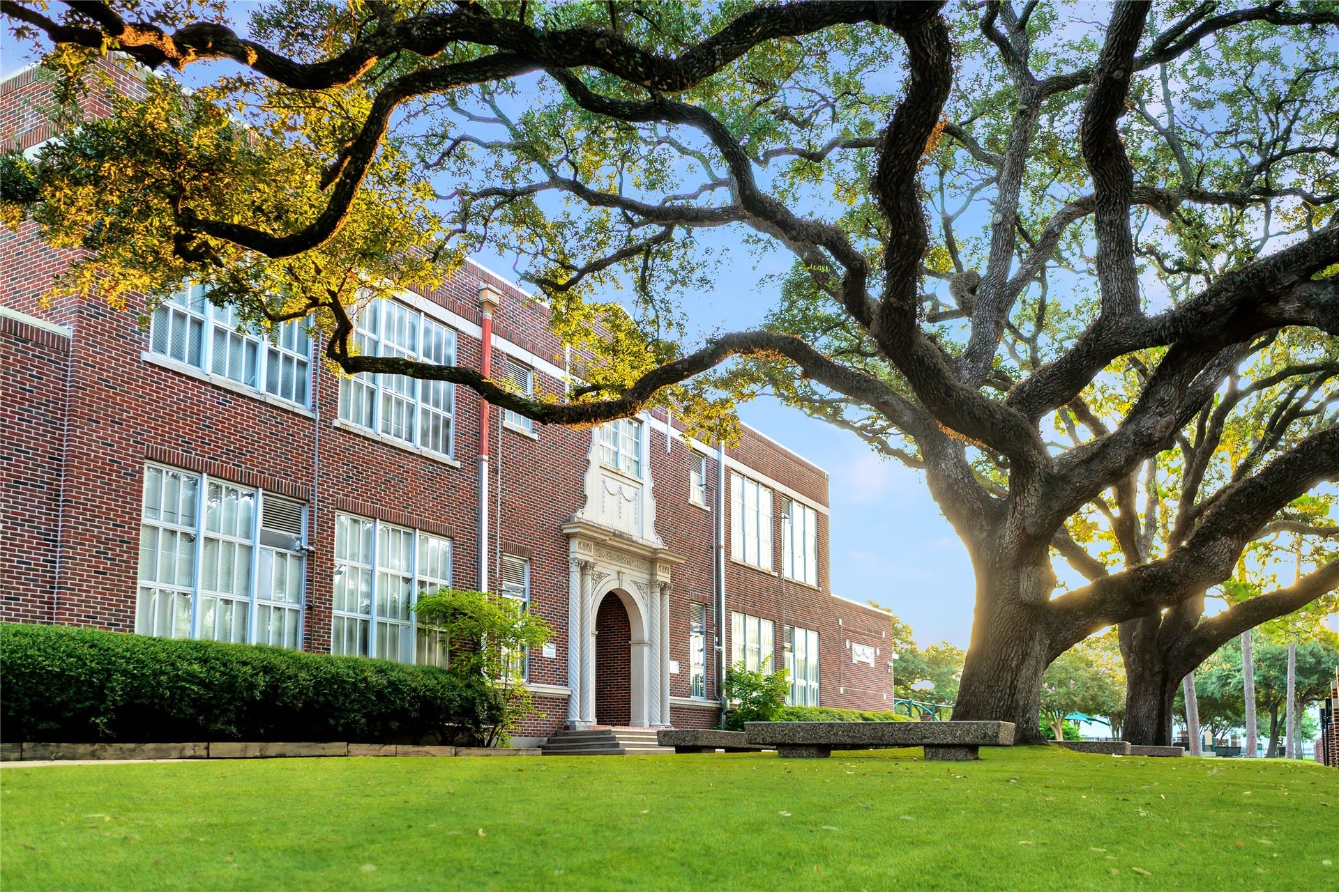 4230 Riley Street, Houston, TX 77005 West University Elementary: zoned to West University Elementary. It's a Texas Honor Role and a Texas Education Agency Exemplary School.