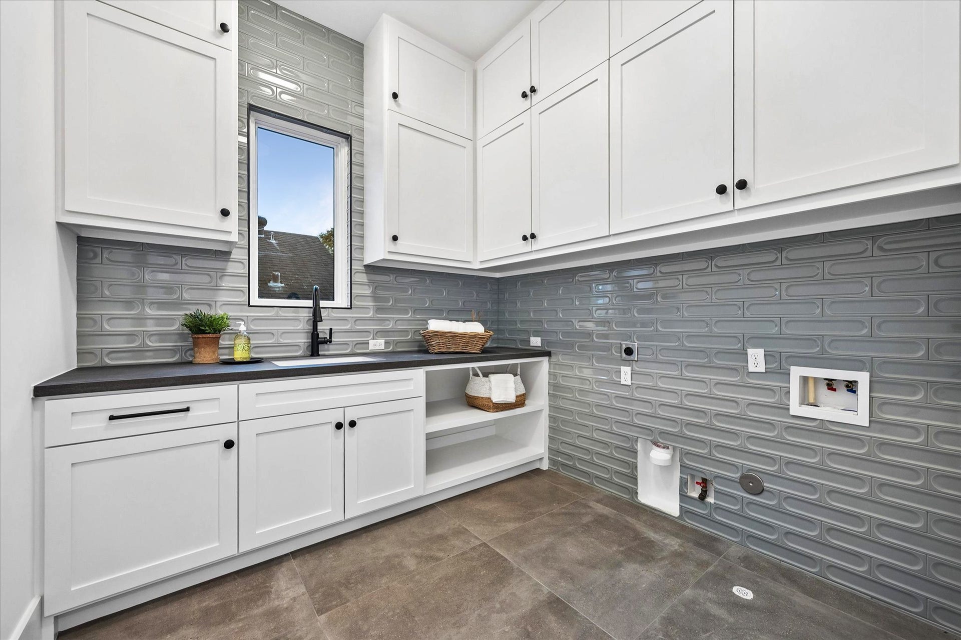 [Utility Room] Equipped with a deep sink, abundant storage and counter space. Designed to keep everything organized and efficient.