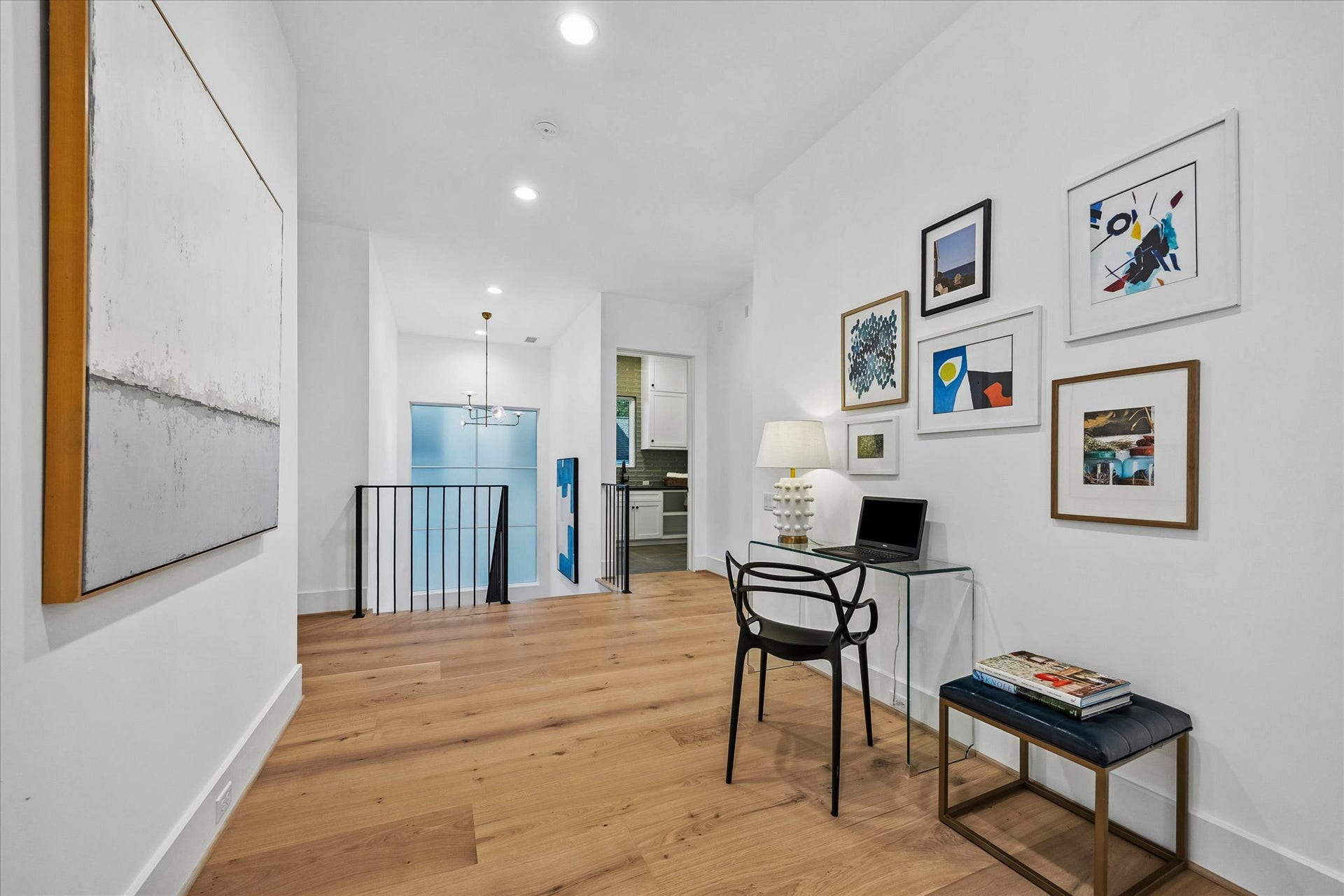 4230 Riley Street, Houston, TX 77005 Light-filled upstairs landing with a flex space, perfect as a study nook or reading area.