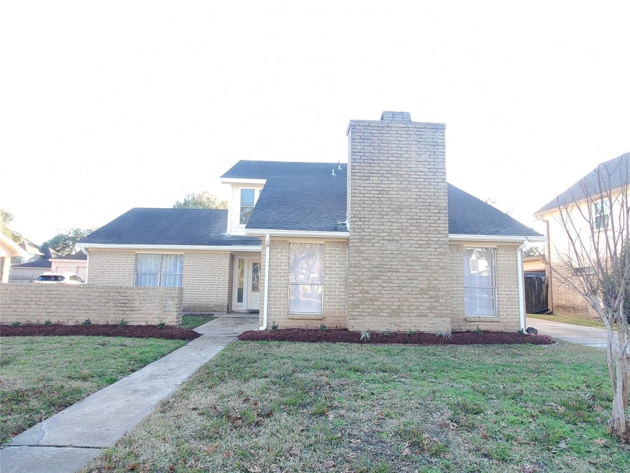 Property photo for 2810 Arrowhead Drive, Sugar Land, TX