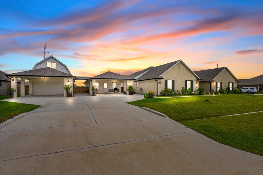 Property photo for 3602 Ballena Way, Dickinson, TX