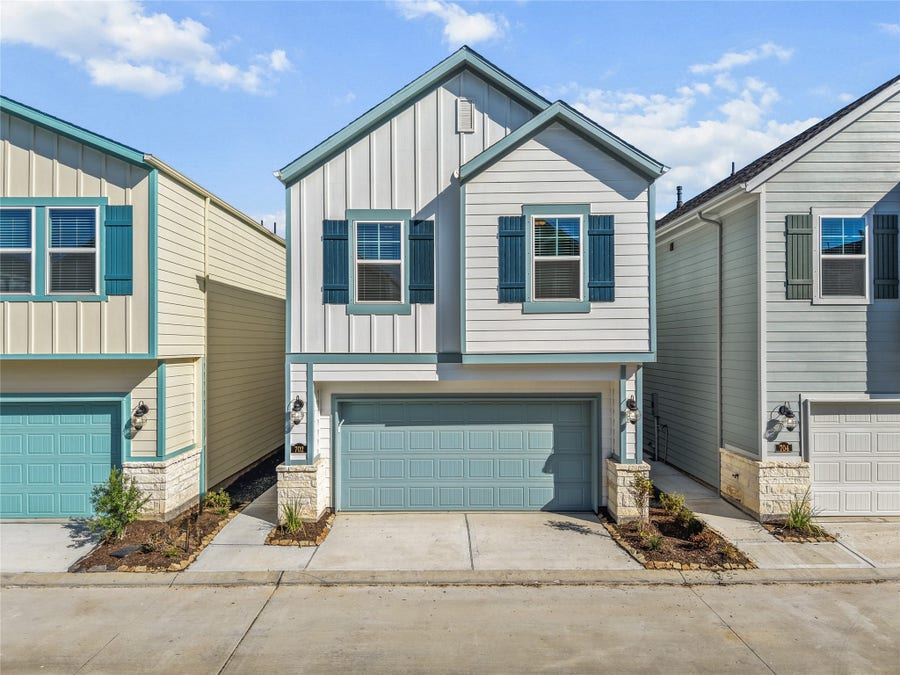 Property photo for 702 Sand Dollar Drive, Kemah, TX
