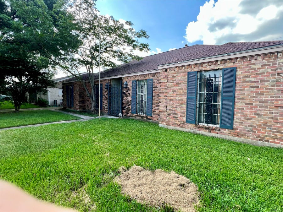 Property photo for 2207 Droxford Drive, Houston, TX