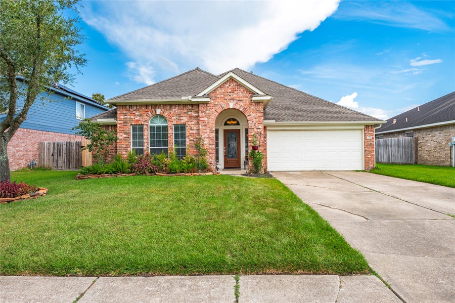 Property photo for 416 Magnolia Way, League City, TX