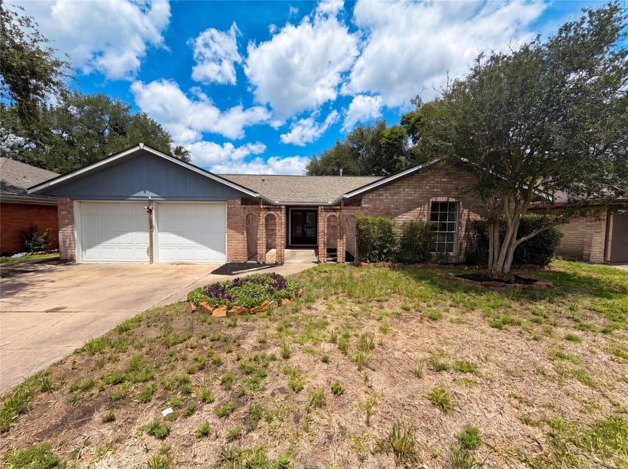 Property photo for 1913 Tulsa Street, Deer Park, TX
