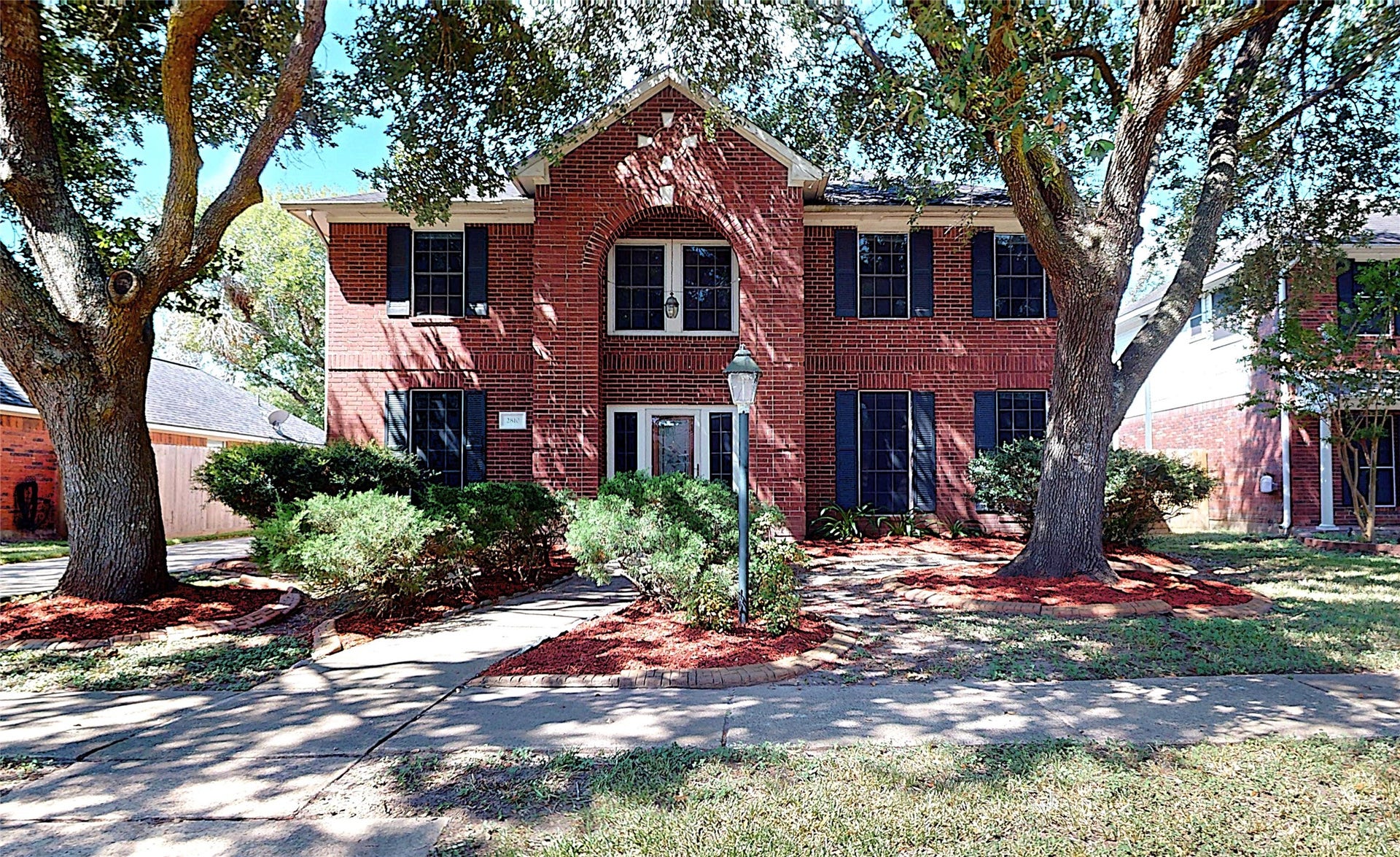 2810 White Oak Lane, Pearland, TX 77584 Front view
