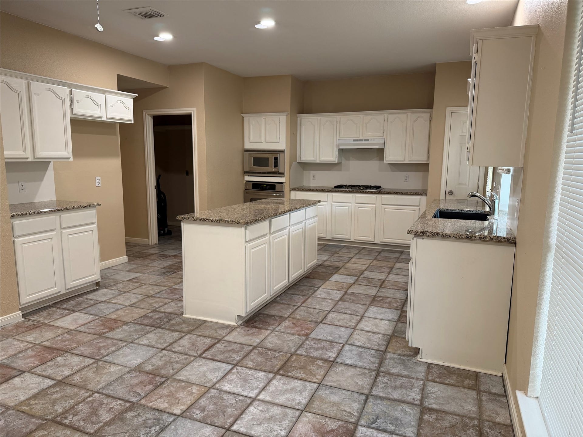 2810 White Oak Lane, Pearland, TX 77584 2810 White Oak Lane, Pearland, TX 77584