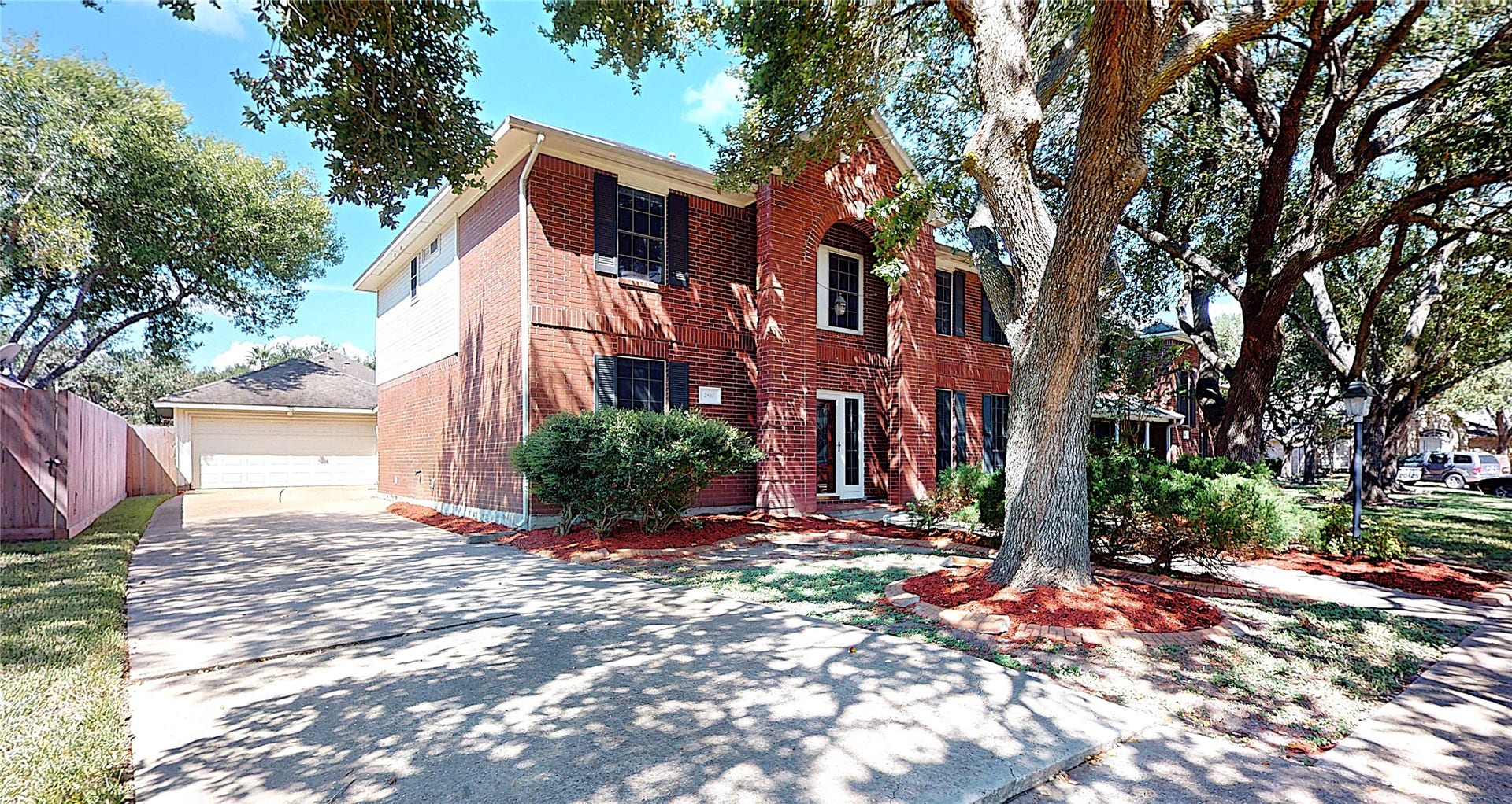 2810 White Oak Lane, Pearland, TX 77584 Side view