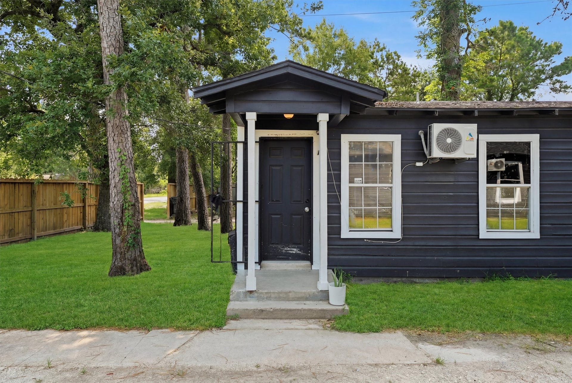 8030 -Record Street, Houston, TX 77028 8030 -Record Street, Houston, TX 77028