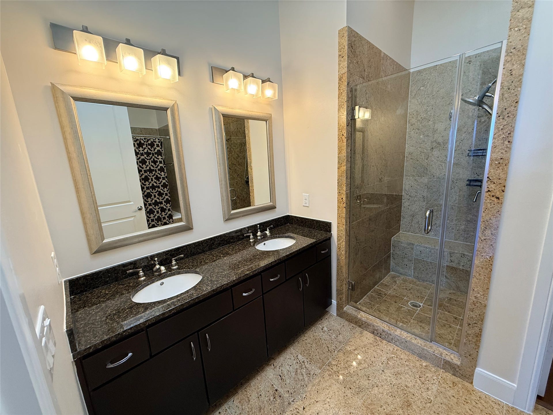 300 St Joseph Parkway, #412, Houston, TX 77002 Main Bathroom!