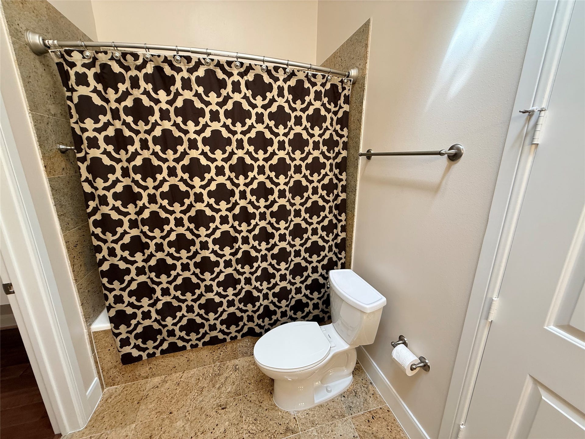 300 St Joseph Parkway, #412, Houston, TX 77002 Main Bathroom!