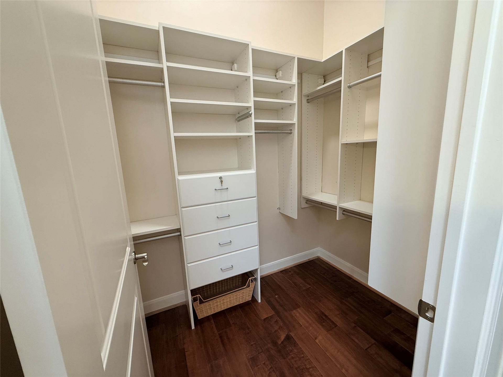 300 St Joseph Parkway, #412, Houston, TX 77002 Main walking closet!