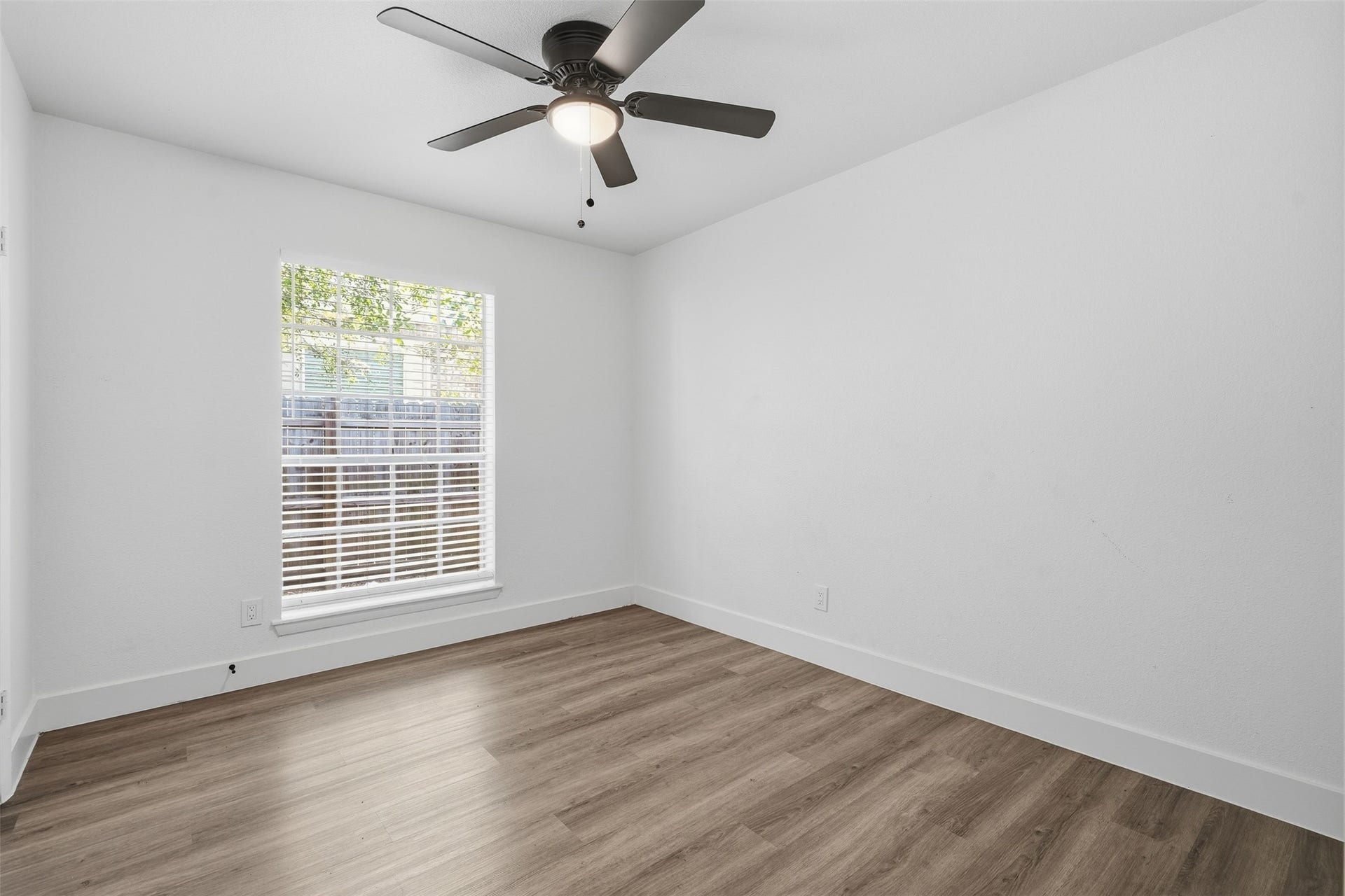 4510 Bungalow Lane, Houston, TX 77047 4510 Bungalow Lane, Houston, TX 77047