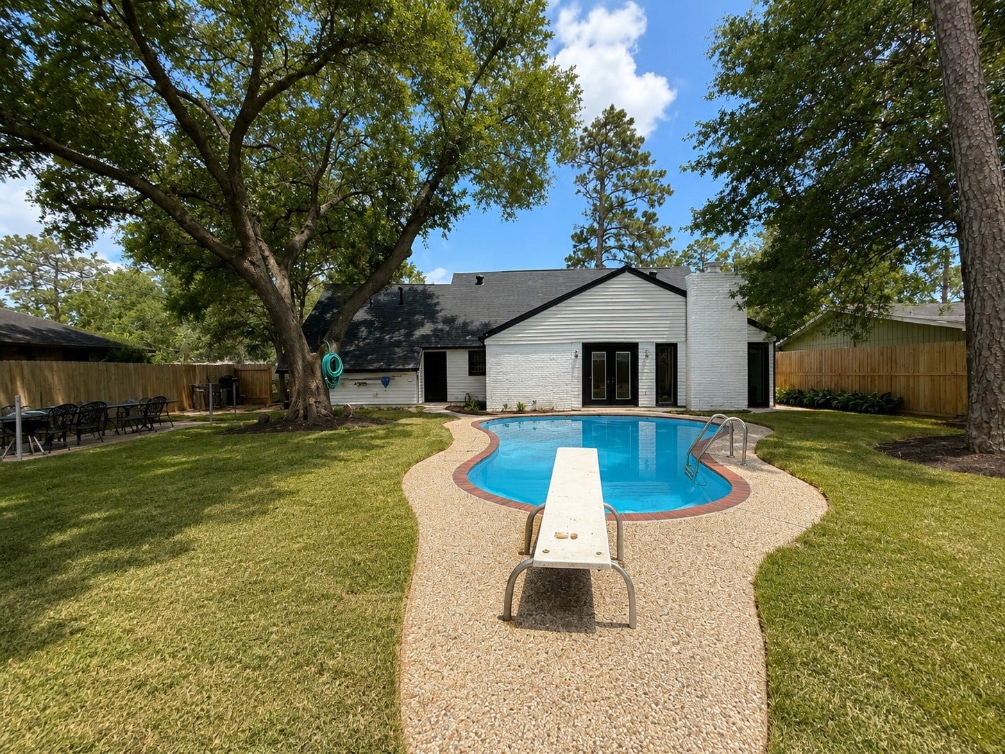 3004 Woodland Drive, Dickinson, TX 77539 Back view