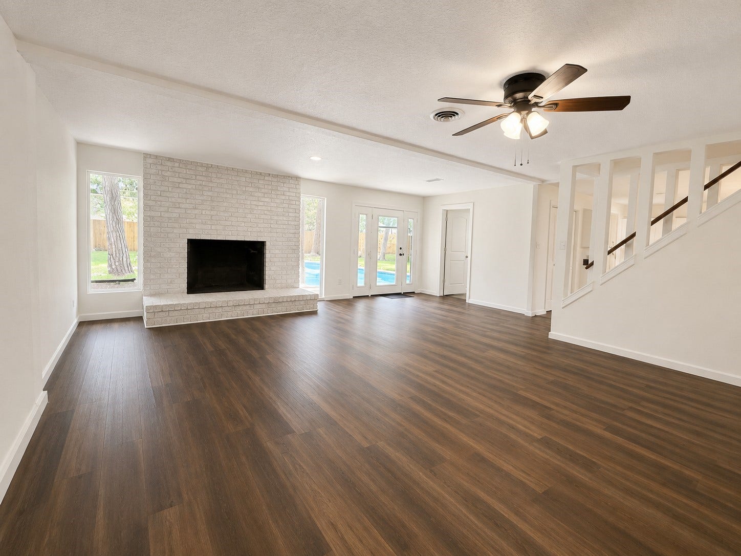3004 Woodland Drive, Dickinson, TX 77539 Living room