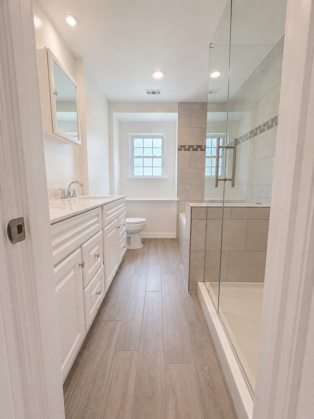 3004 Woodland Drive, Dickinson, TX 77539 1st floor bathroom