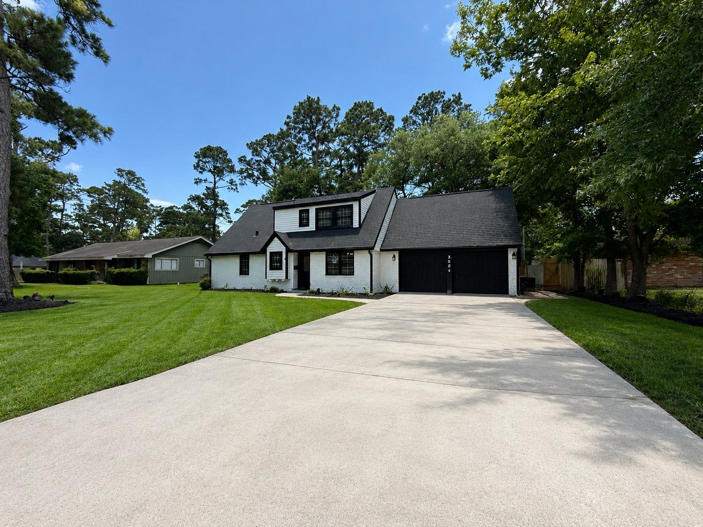 3004 Woodland Drive, Dickinson, TX 77539 Another view of the front