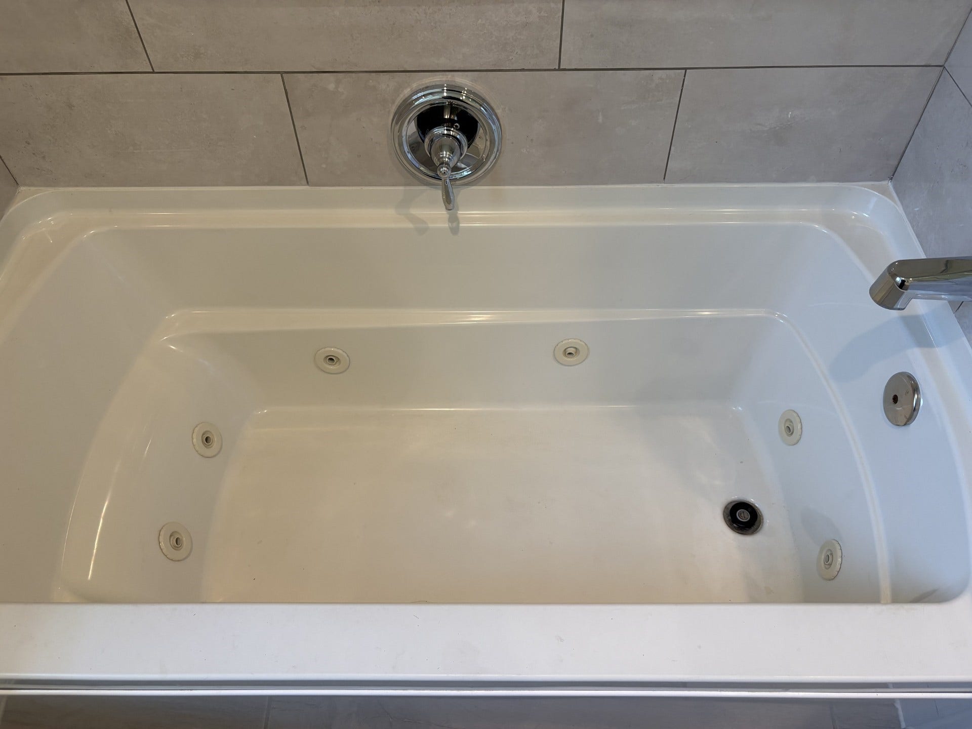 3004 Woodland Drive, Dickinson, TX 77539 Jetted-tub