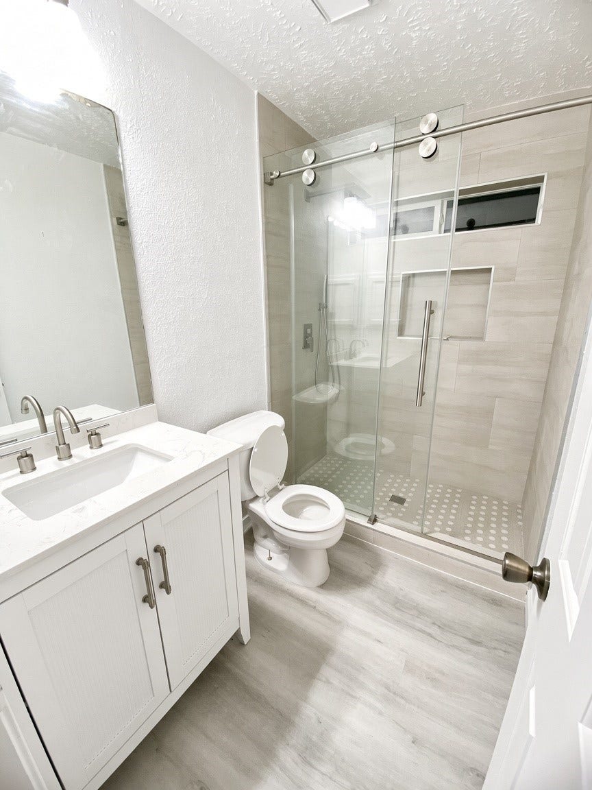 Full guest bathroom