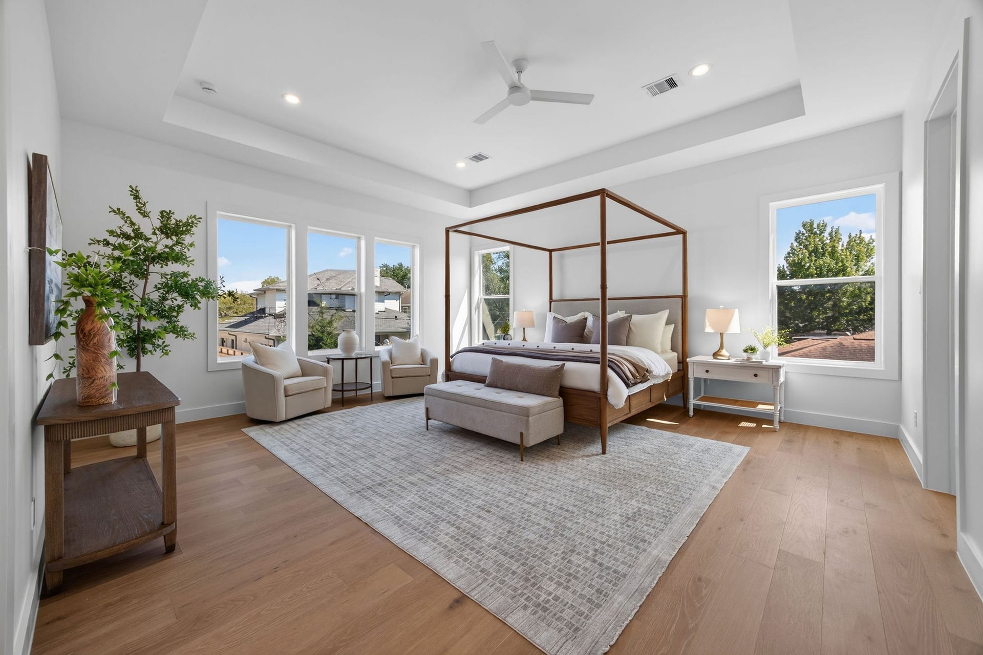 1726 Saxon Drive, Houston, TX 77018 Upstairs, the primary suite is light-filled and spacious, with beautiful wood floors carried throughout the home.