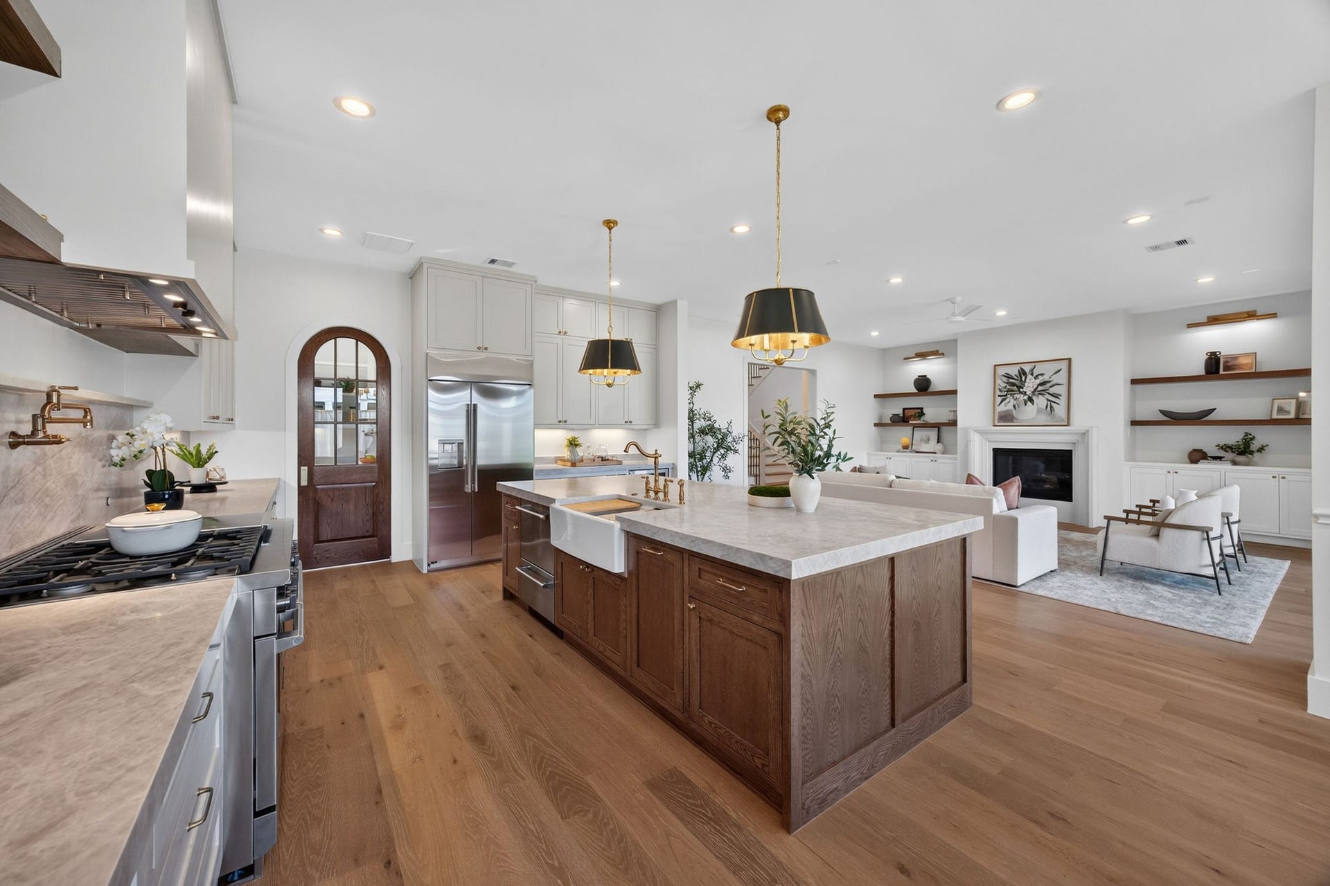 1726 Saxon Drive, Houston, TX 77018 Character abounds in this classically beautiful new construction. The kitchen is a dream for entertaining.