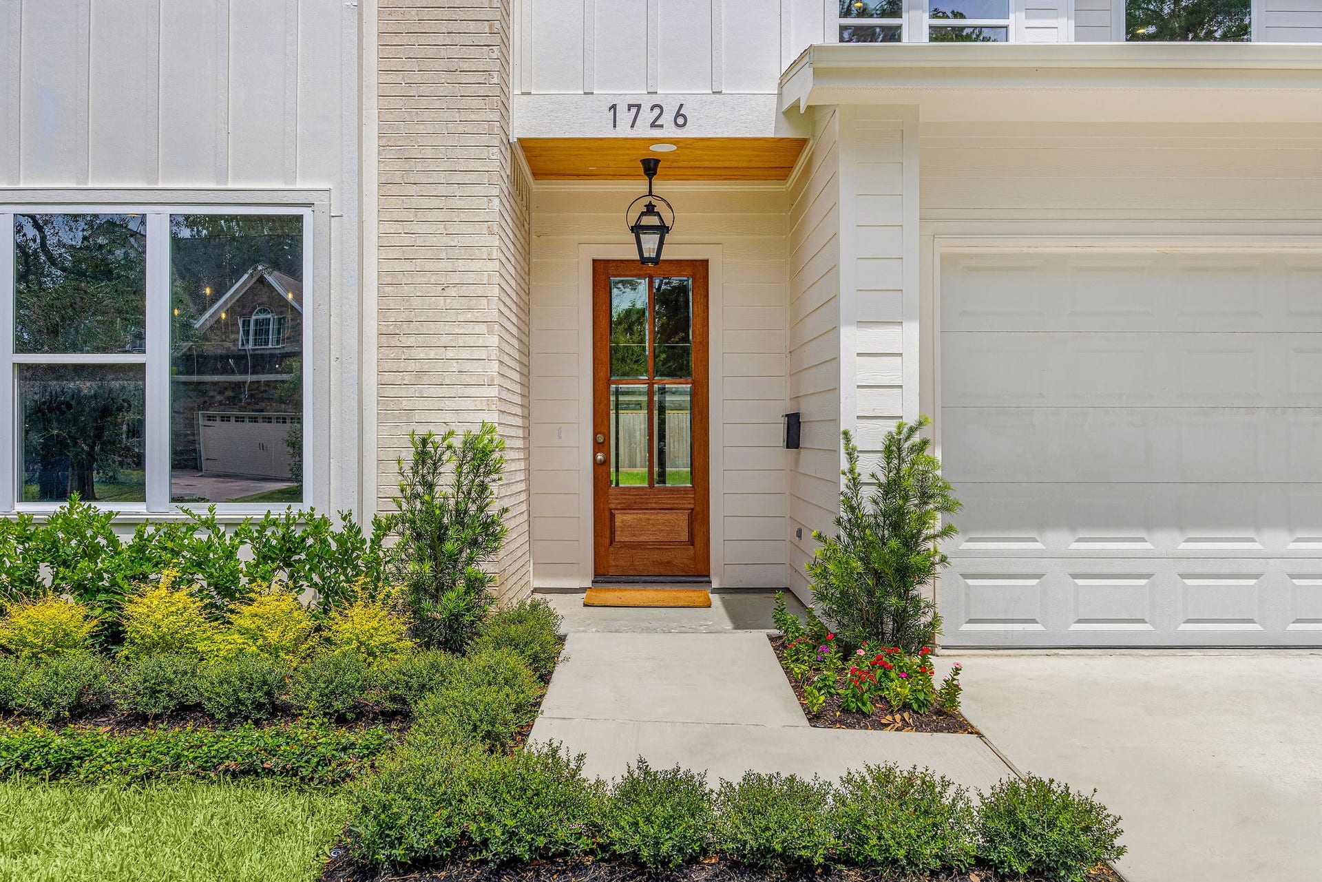 1726 Saxon Drive, Houston, TX 77018 Welcome home!